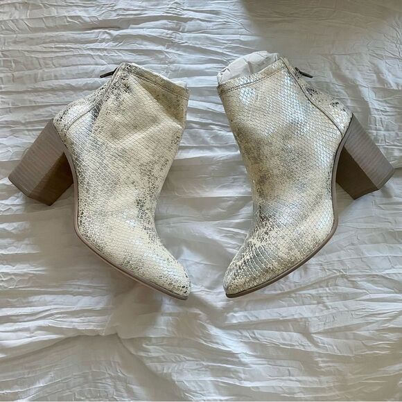 Chocolat Blu Leather Boston Block Heel Silver Cream Snake Booties Size 40 NIB - Picture 2 of 10